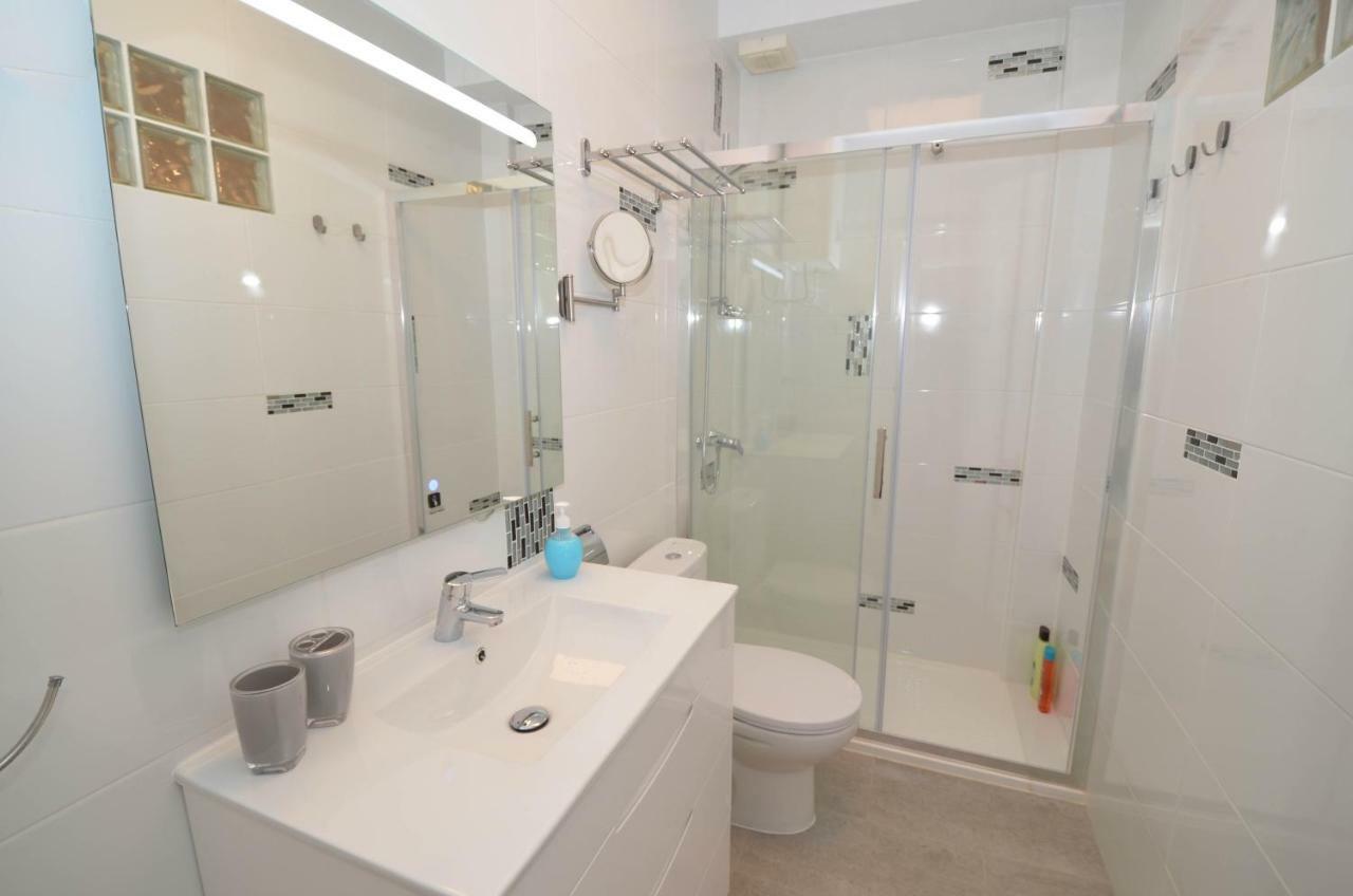 Punta Prima Pleasure With Private Parking In A Gated Community Close To The Beach ตอร์เรเวียคา ภายนอก รูปภาพ