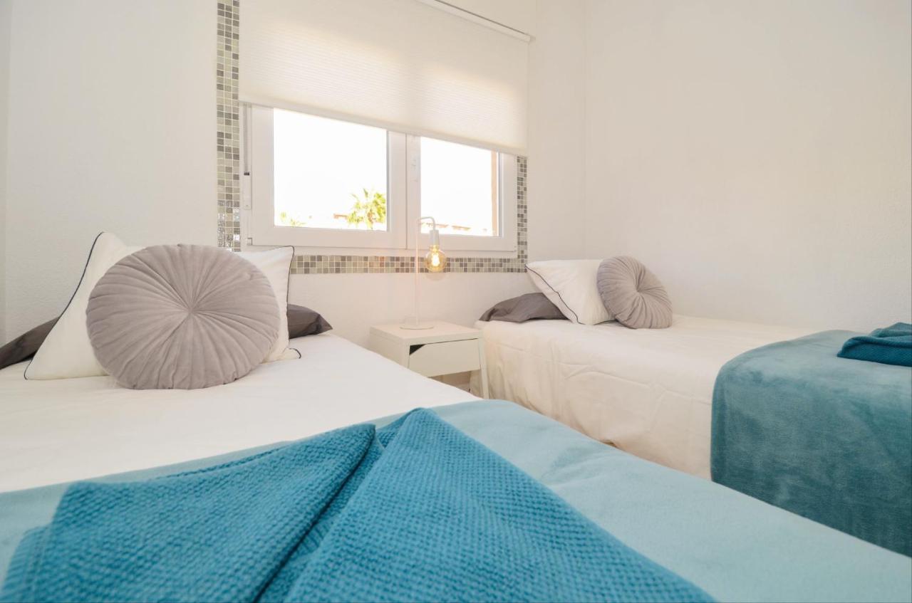 Punta Prima Pleasure With Private Parking In A Gated Community Close To The Beach ตอร์เรเวียคา ภายนอก รูปภาพ