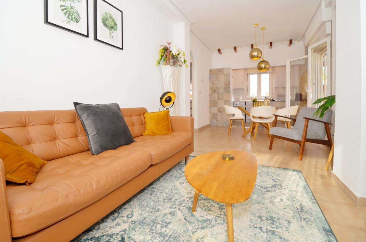 Punta Prima Pleasure With Private Parking In A Gated Community Close To The Beach ตอร์เรเวียคา ภายนอก รูปภาพ