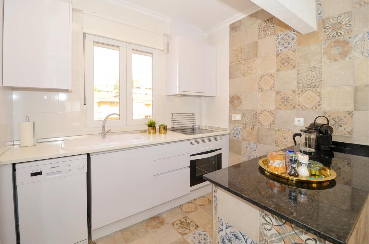Punta Prima Pleasure With Private Parking In A Gated Community Close To The Beach ตอร์เรเวียคา ภายนอก รูปภาพ