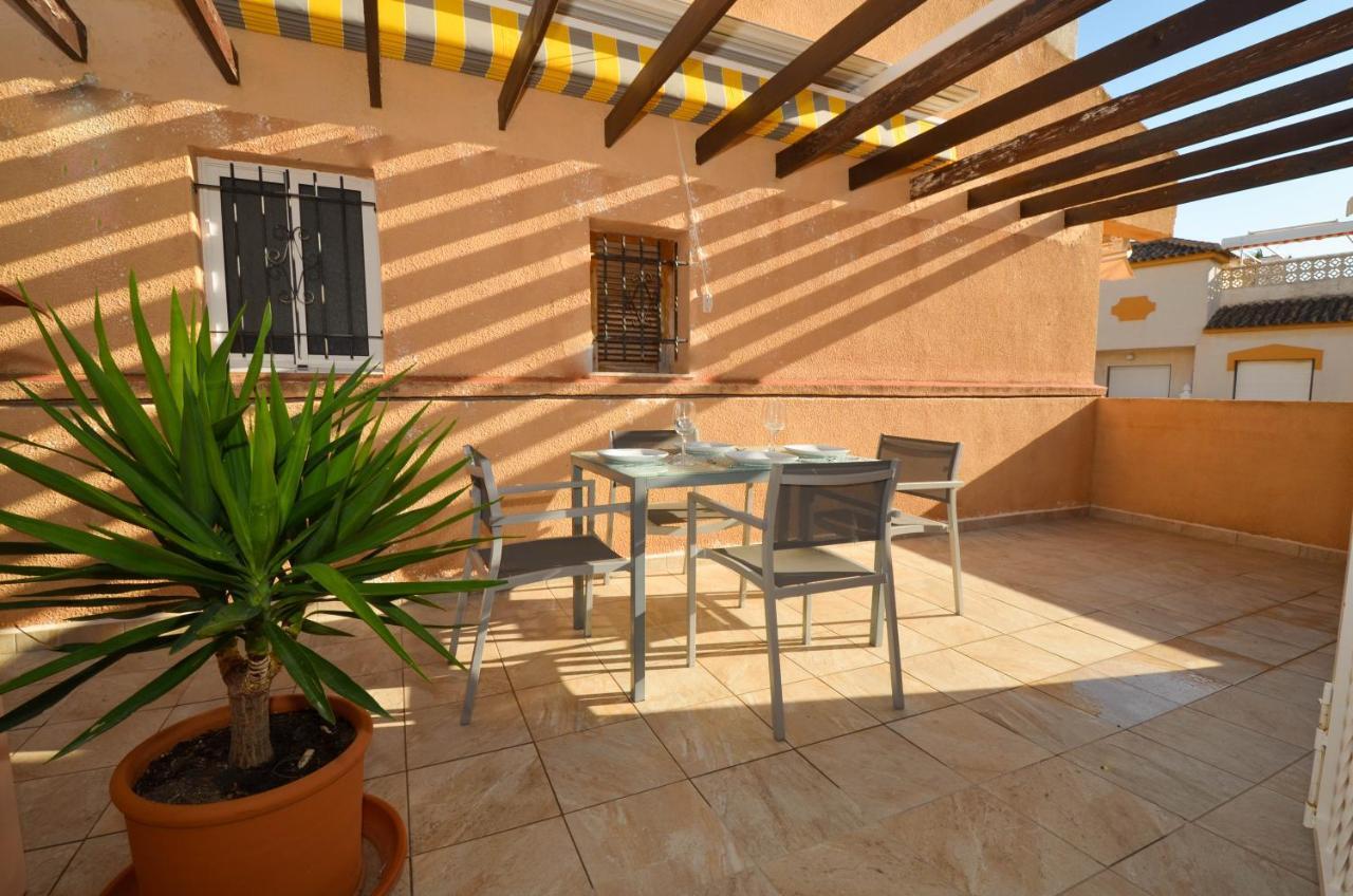 Punta Prima Pleasure With Private Parking In A Gated Community Close To The Beach ตอร์เรเวียคา ภายนอก รูปภาพ